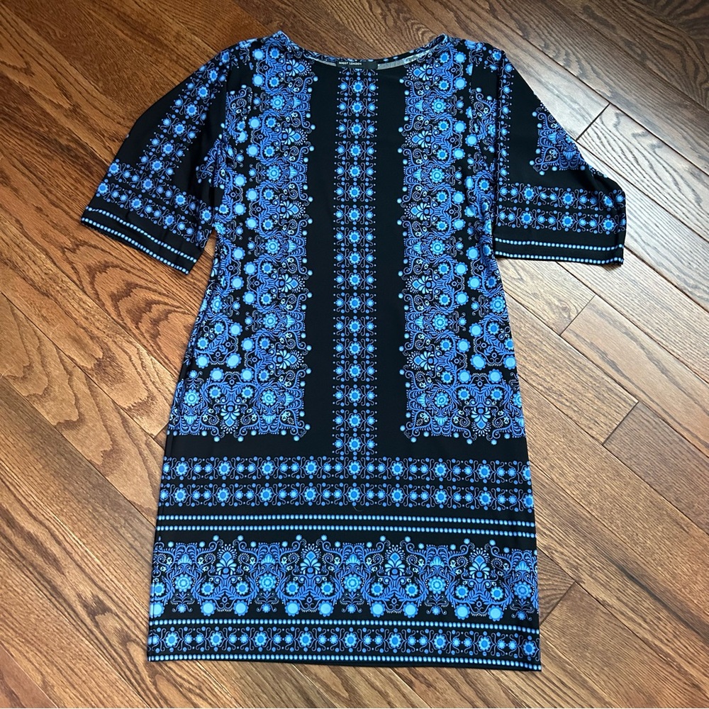 Maggy London Blue Patterned Shift Dress with 3/4 Sleeves
